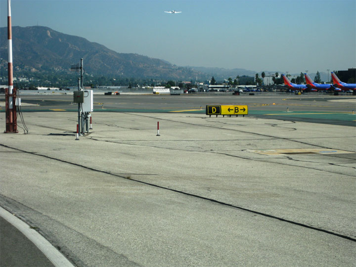 Transportation_Burbank-Airport_02